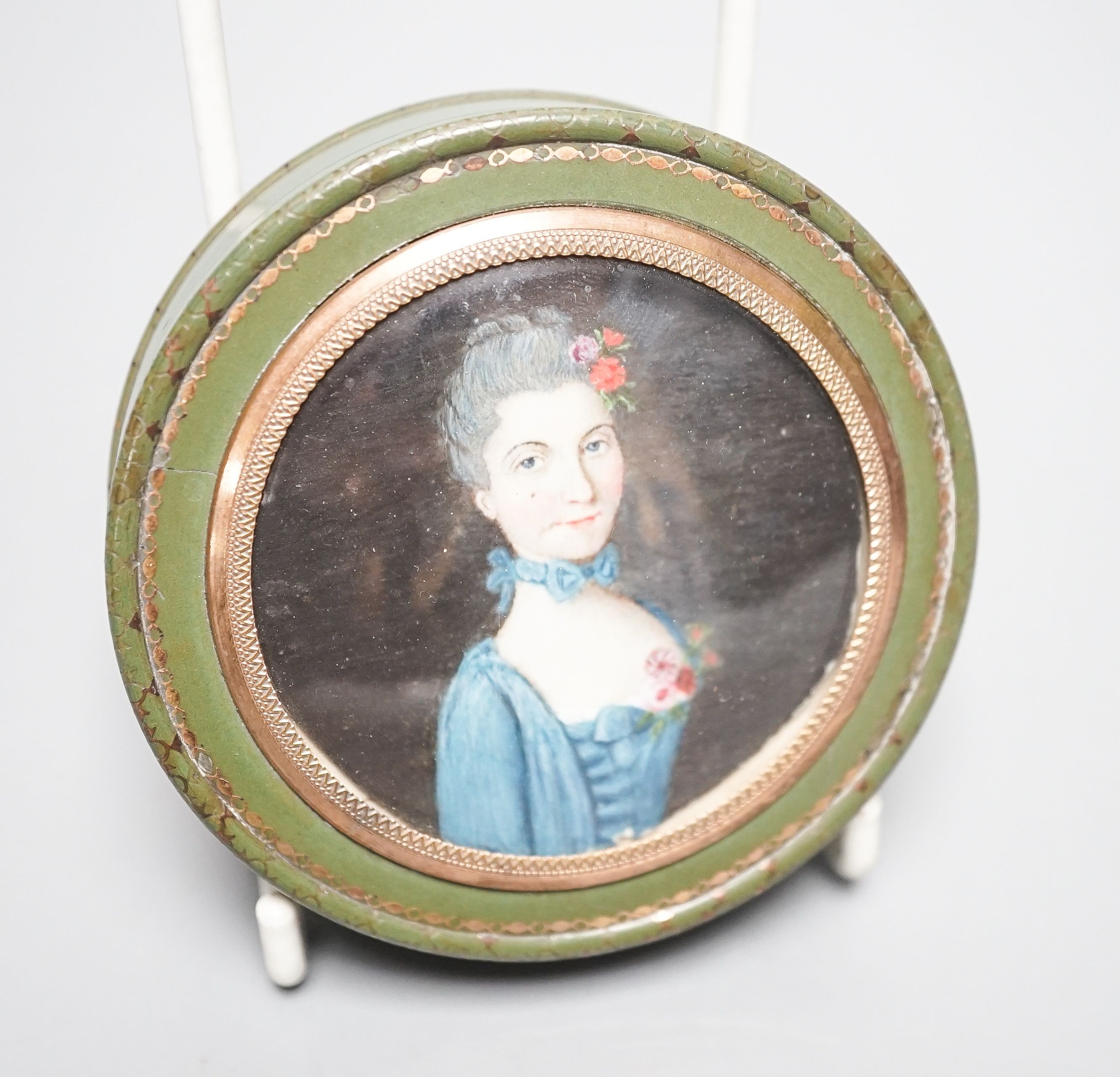 An early 19th century portrait miniature inset green japanned box, 8.3cm diameter